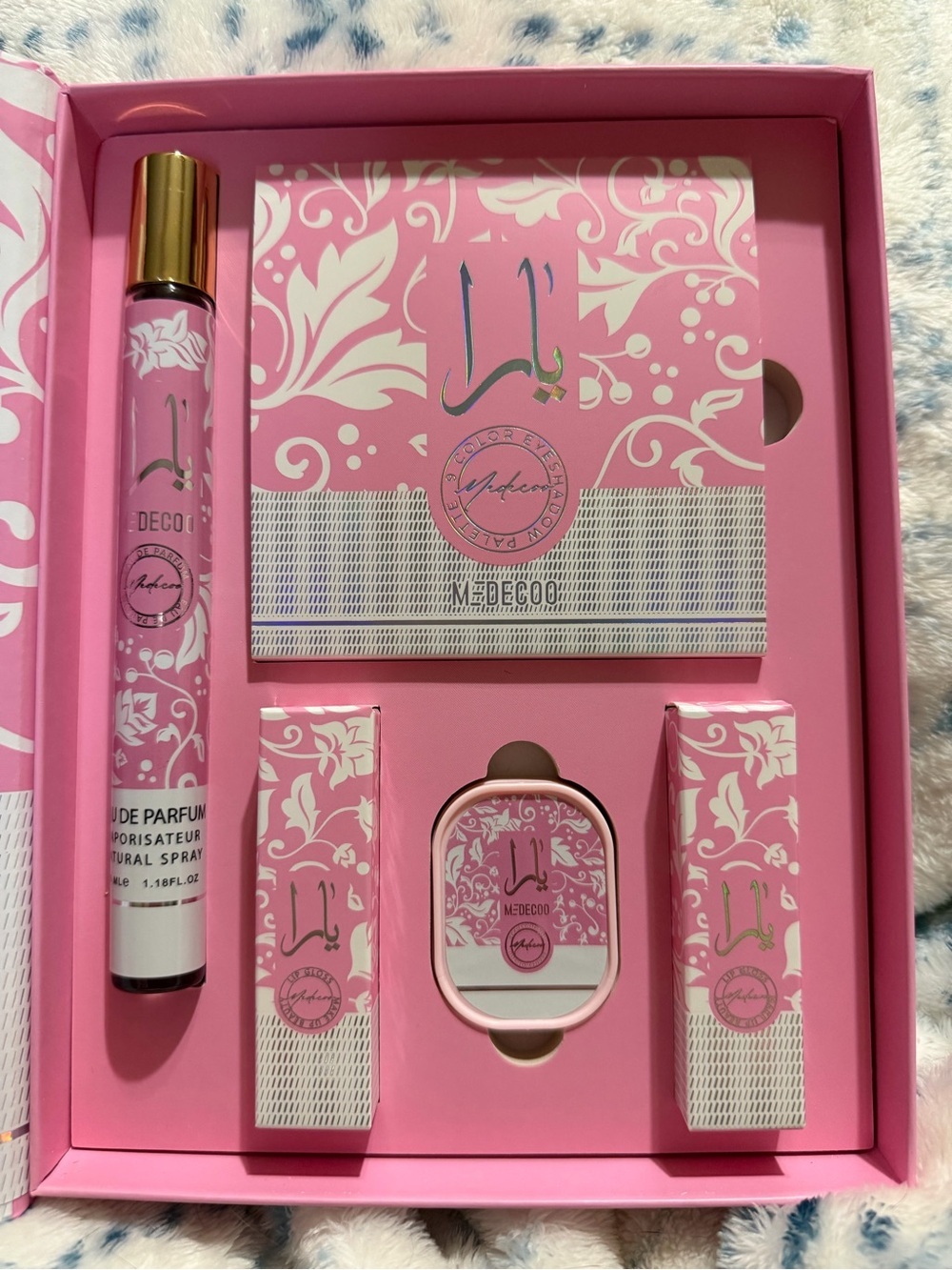 M. DECOO Pink Eyeshadow Palette & Roller Set